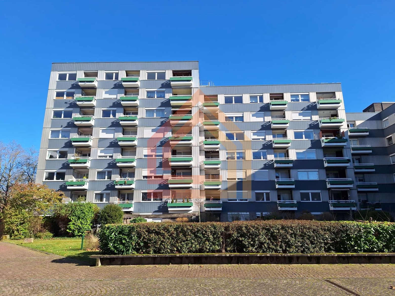 Bezugsfreie 3-Zimmer-Wohnung mit zwei Balkonen in Köln