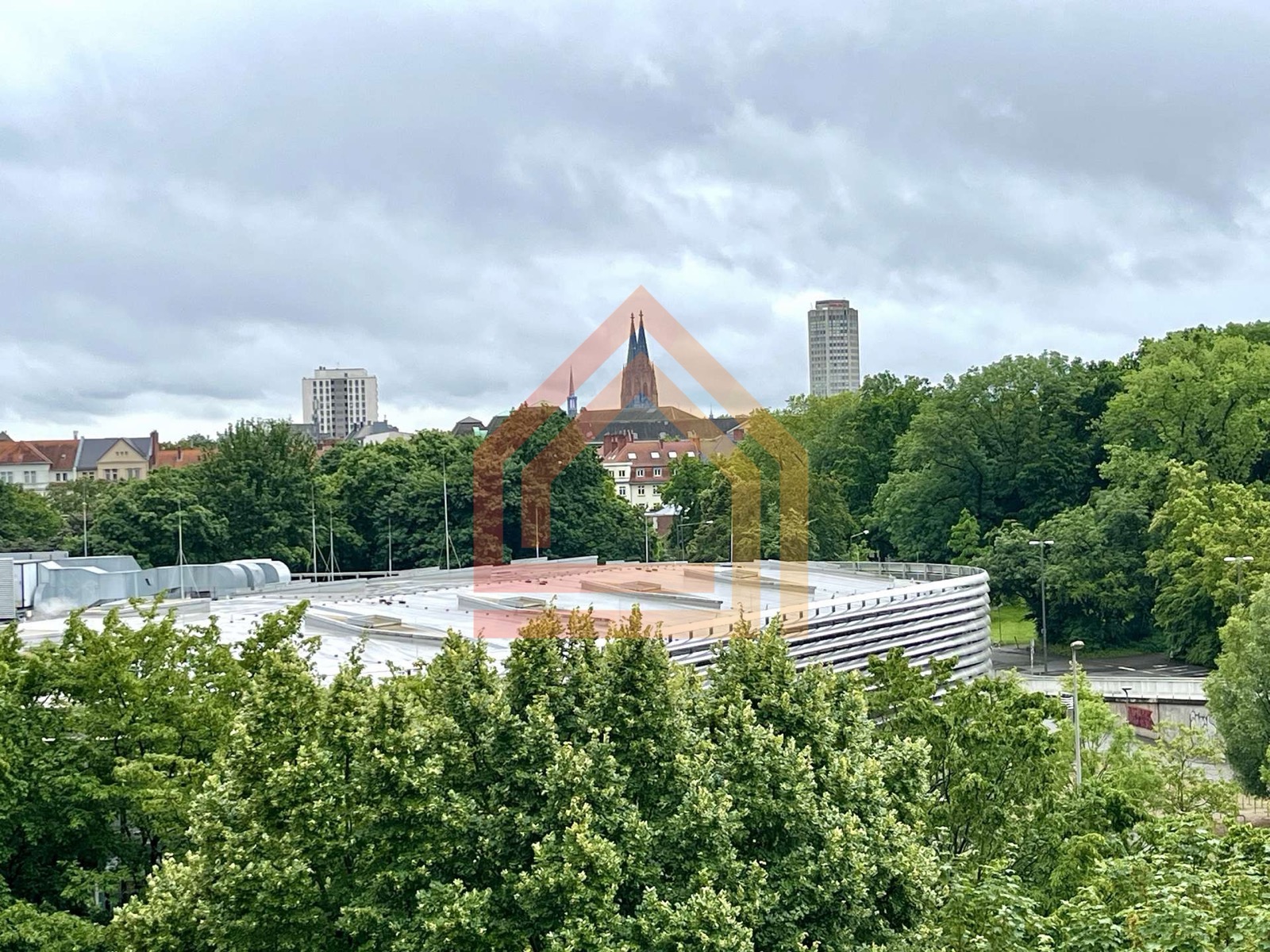 Etagenwohnung mit Loggia und Domblick in Köln-Nippes